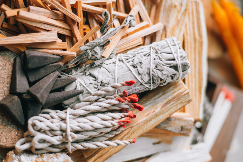 Natürliches Sandelholz-Räucherwerk: Das beruhigende Geschenk der Natur