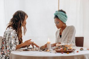 natuerliche edelsteine und kristalle ein leitfaden fuer anwendung pflege und reinigung